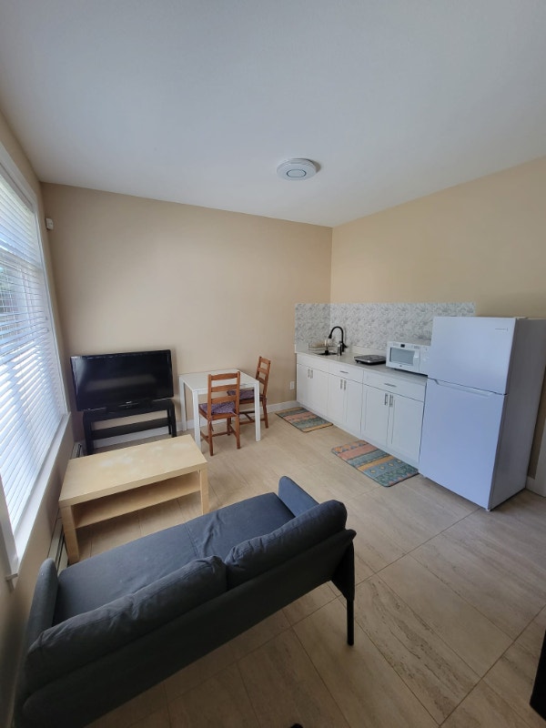 Clean 1 Bed 1 Bath ground level suite near Lougheed Mall Long Term Rentals Burnaby/New