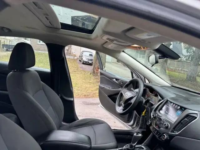 2018 Chevrolet Cruze 4dr Sdn 1.4L LT w/1SD in Cars & Trucks in City of Toronto - Image 20