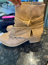 Womens size 8 boots