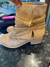 Womens size 8 boots