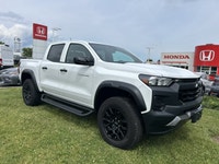 Command the road less traveled with this robust 2024 Chevrolet Colorado Crew Cab Pickup 4WD Trail Bo... (image 4)