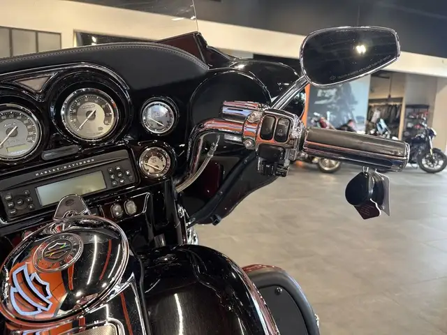 2011 Harley-Davidson CVO Ultra Classic Electra Glide in Street, Cruisers & Choppers in Grande Prairie - Image 10