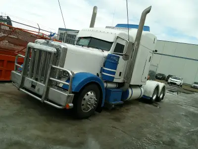 ISX 600 HP, 18 spd, 40,000 lb rears w/3 way lockers. Moose bumper. Mid Roof 63" sleeper w/dbl bunks....