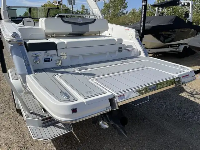2023 Chaparral 26 Surf - LOADED! Only 22 Hours! in Powerboats & Motorboats in Saskatoon - Image 6