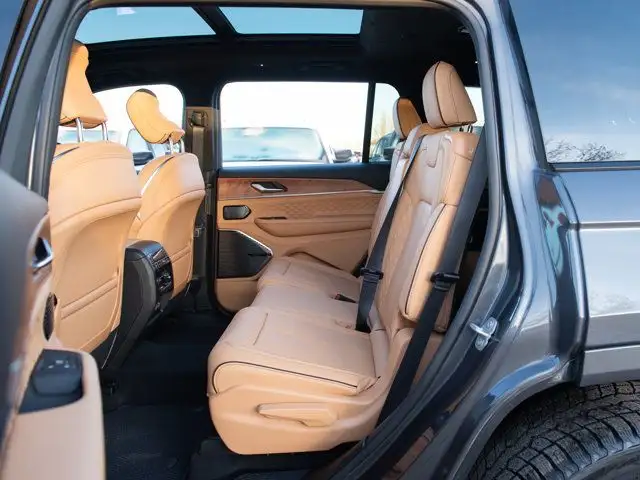 2025 Jeep Grand Cherokee L Summit in Cars & Trucks in Calgary - Image 21