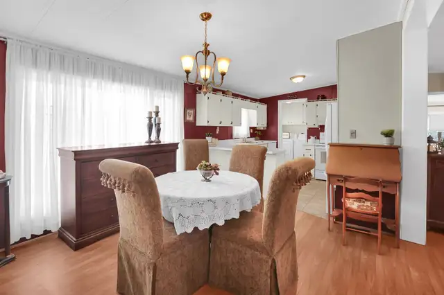 BLACK CREEK COMMUNITY BUNGALOW - 2 BED, 2 BATH in Houses for Sale in Hamilton - Image 6