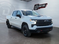 The 2022 Silverado has elements that reinforce the trucks wide, stable and confidence-inspiring stan... (image 7)