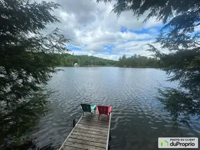 Magnifique terrain en bordure du lac Farrand, un lac écologique d'environ 1,5 km, sans moteur à esse...
