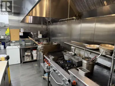 This nicely decorated Mediterranean Restaurant features a fully vented commercial kitchen with an 18...