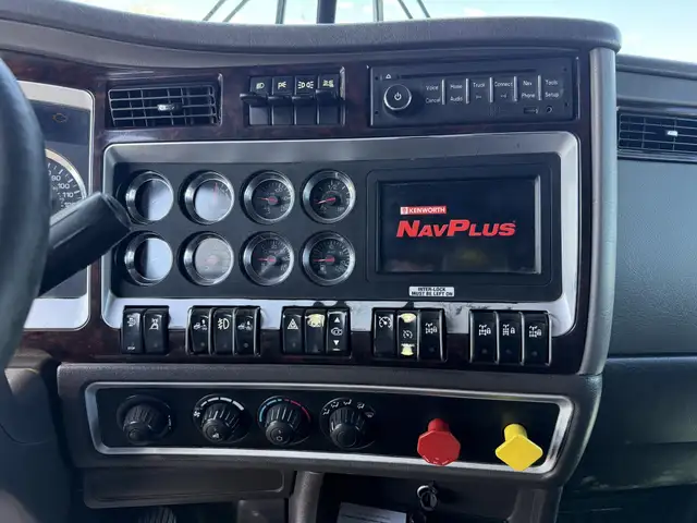 2015 KENWORTH T800 in Heavy Trucks in Saskatoon - Image 19