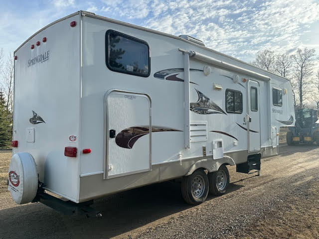 Spring Dale By Keystone Fifth Wheel Holiday Trailer in Travel Trailers & Campers in St. Albert - Image 2