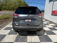 A practical compact SUV with a comfortable interior, modern convenience features, and efficient perf... (image 4)