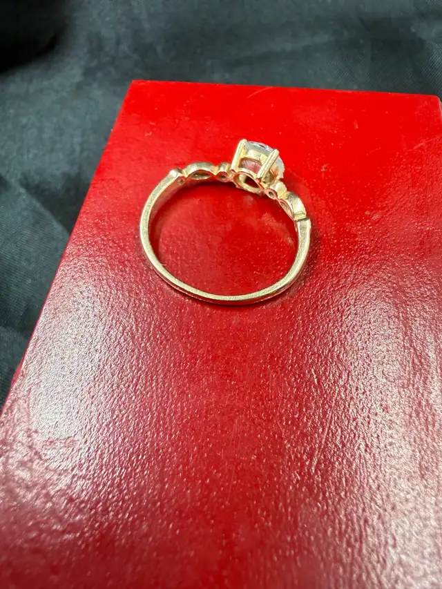 Women's 14K Rose Gold Ring with Cubic Zirconia~Size 7 in Jewellery & Watches in Hamilton - Image 4