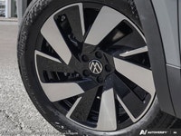 This Volkswagen Atlas Cross Sport has a dependable Intercooled Turbo Regular Unleaded I-4 2.0 L/121... (image 9)