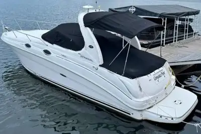 * New Canvas * New Outdrives * Ultra-low Hours * A family oriented mid-cabin with a lot to like. The...