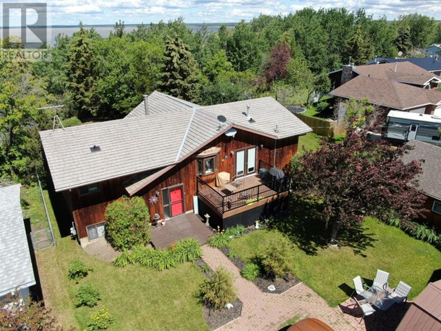 310 Brassard LANE McLennan, Alberta in Houses for Sale in Edmonton - Image 3