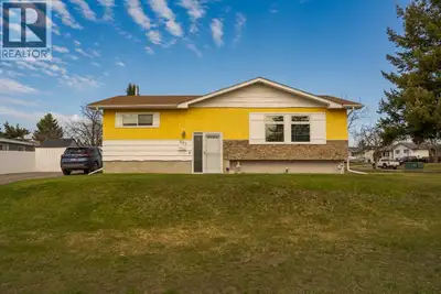 This warm, well cared for home offers affordability, flexibility, and comfort in a convenient centra...