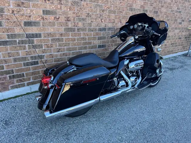 2017 Harley-Davidson Street Glide Special **SCREAMIN' EAGLE PIPE in Sport Touring in Markham / York Region - Image 4