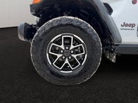 Cloth Low-Back Bucket Seats, GPS Navigation, Apple CarPlay, 4G LTE Wi-Fi Hot Spot, Air Conditioning,... (image 8)