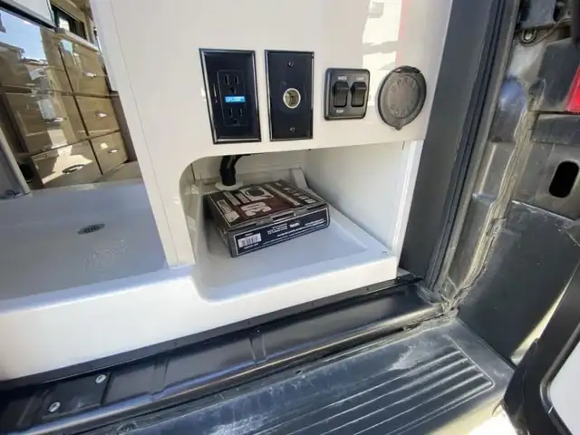 2021 Thor Motor Coach Sequence 20K in RVs & Motorhomes in Bedford - Image 13