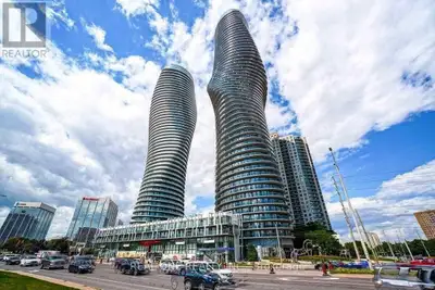 Luxury Penthouse Style Living, Huge Windows, 11 Ft Ceilings With Pot Lights, Crown Moulding, Modern...