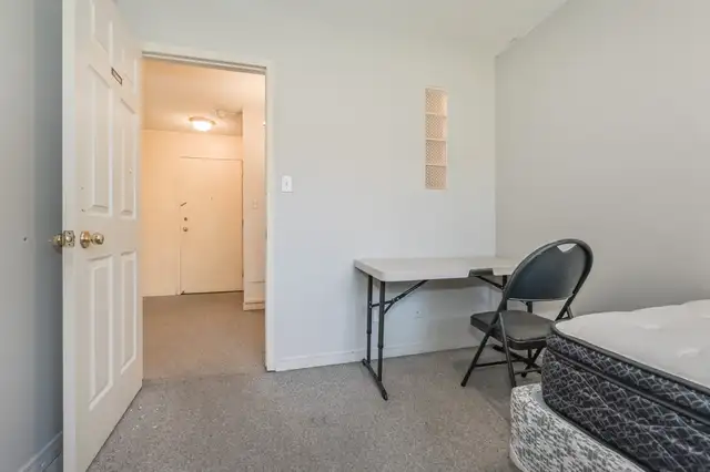 4 Bedroom Student Rooms Steps From Laurier! - $1,000 Gift Card!! in Room Rentals & Roommates in Kitchener / Waterloo - Image 15