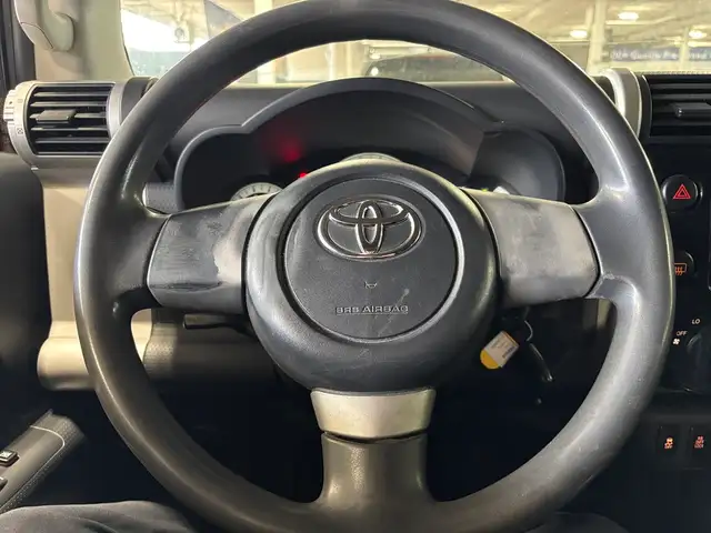 2010 Toyota FJ Cruiser 4WD|V6|AUTOMATIC|LEATHER|ALLOYS|RADIO| in Cars & Trucks in City of Toronto - Image 15