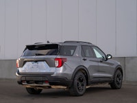 CARGET AUTOMOTIVE is thrilled to offer this 2022 Ford Explorer Timberline, a rugged, off-road-focuse... (image 6)