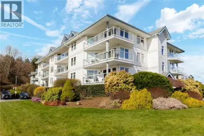 Welcome to this stunning ocean-view condo! This exquisite 2-bedroom, 1-bathroom residence offers a p...