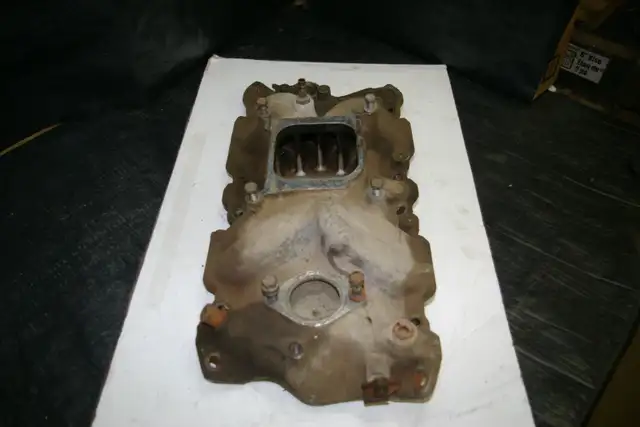 INTAKE MANIFOLD EDELBROCK TORKER II SMALL BLOCK CHEVY in Auto Body Parts in Edmonton - Image 3