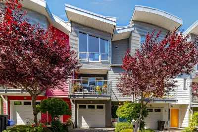 7-795 Central Spur Rd MLS® No: 1007804 $ 929,900.00 Welcome to this beautifully updated 3-bedroom, 3...