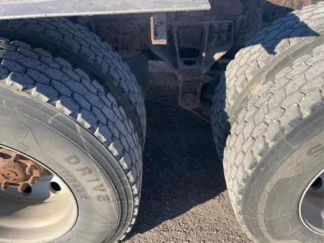 2016 Kenworth T800 in Heavy Trucks in Calgary - Image 9
