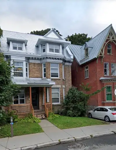 Beau grand 3 1/2, René-Lévesque Est Juillet