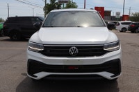 NO ACCIDENT Elevate Your Drive with the 2022 VW Tiguan Comfortline R-LINE BLACK EDITION 4Motion AWD.... (image 1)