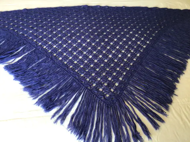 Châles fait à la main avec du matériel neuf in Women's - Dresses & Skirts in Trois-Rivières - Image 8