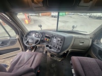 2019 Freightliner Cascadia 125 2019 FREIGHTLINER/MERCEDES CASCADIA 125 Tandem Axle Sleeper Tractor -... (image 8)