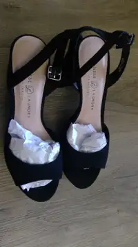 BNIB - CHINESE LAUNDRY women's platform heeled sandal, black