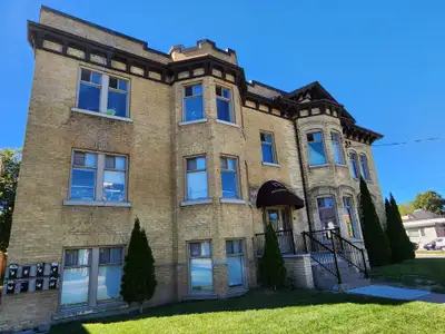 HUGE 1 Bdrm in a Shared apartment!! Avail. Jul