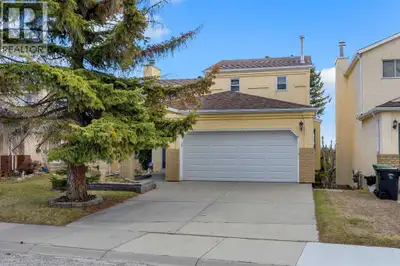 Opportunities like this don’t come often. Welcome to this 6-bedroom, 2-storey detached home in the h...