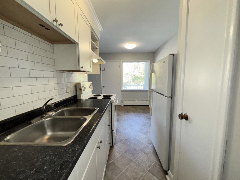 Fantastic Location - 2 Bed, 1 Bath 2nd Floor Unit 5
