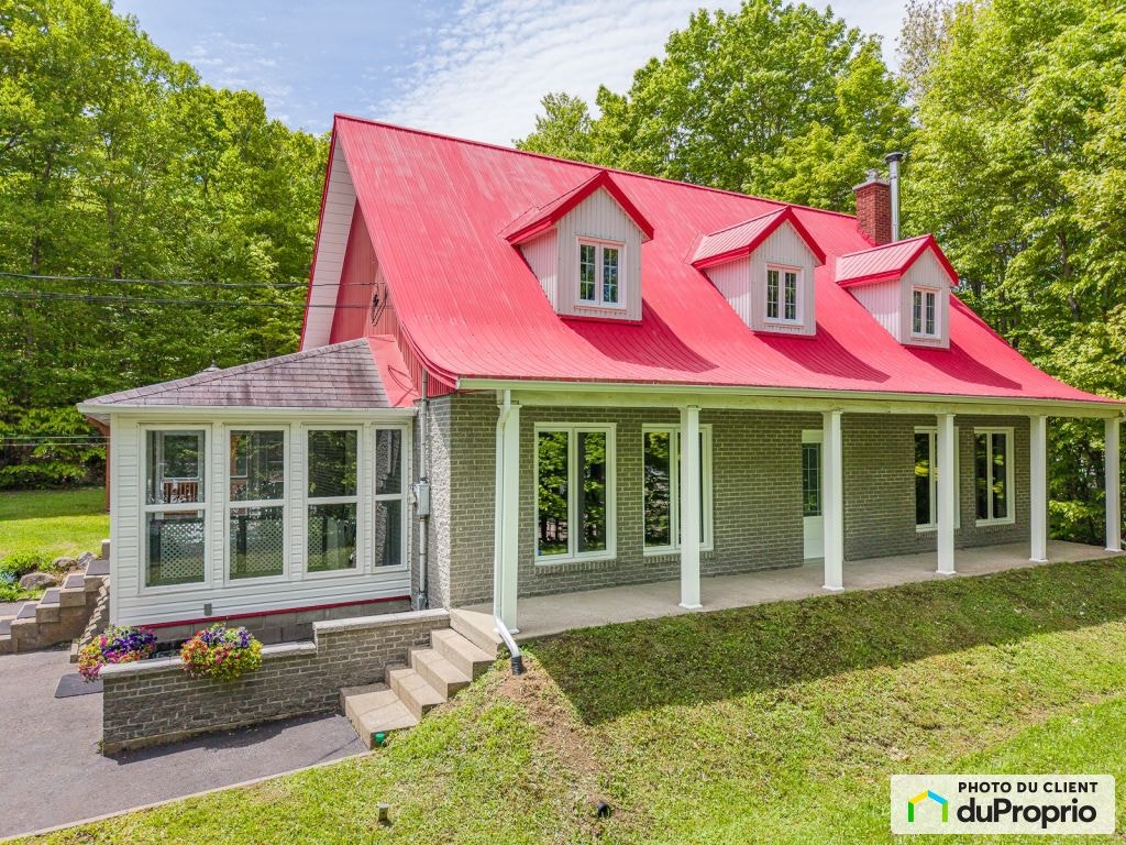 $615,000 - 1 1/2 Storey for sale in Ste-Catherine-de-la-JC — photo 1