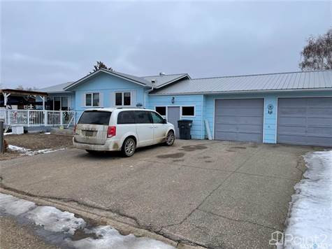 303 Westview DRIVE in Houses for Sale in Moose Jaw - Image 2