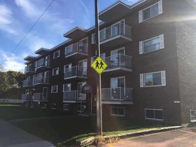 GRAND 4 1/2 à Ste-Foy *Emplacement de choix* pour SEPT. — photo 1