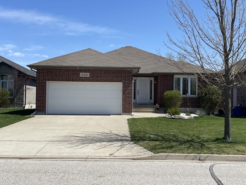 Immaculate 5 Bedroom Home with Room for Everyone!!! Long Term Rentals