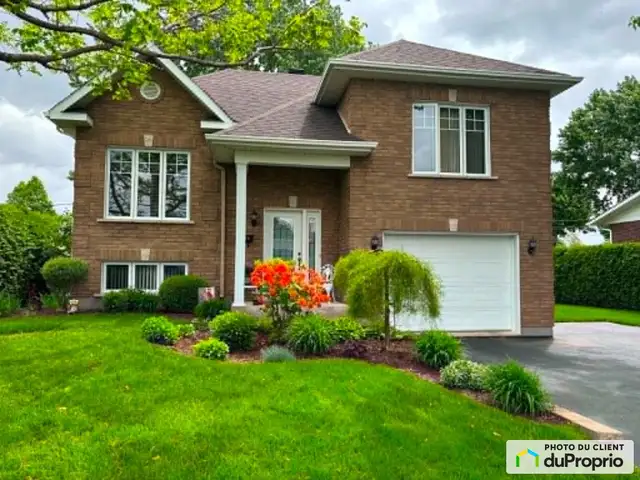 $629,000 - 1 1/2 Storey in St-Hyacinthe (St-Thomas-D'Aquin) in Houses for Sale in Saint-Hyacinthe - Image 2