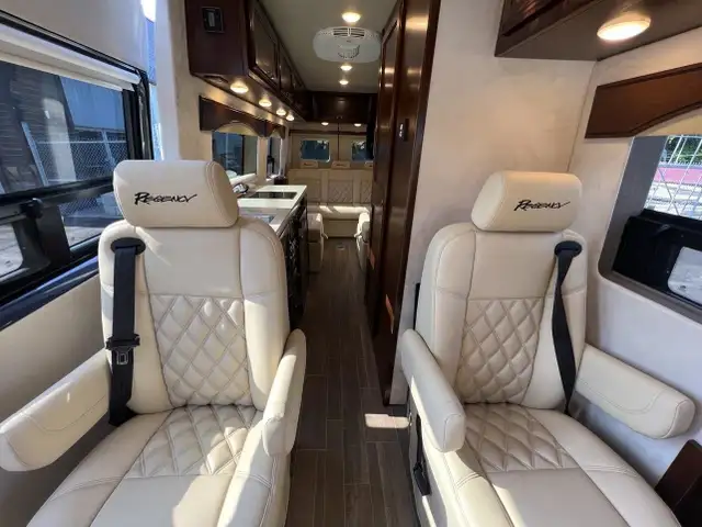 2018 Regency 3500 XALTA LX **SPRINTER MERCEDES DIESEL 4X4** in RVs & Motorhomes in Laval / North Shore - Image 26