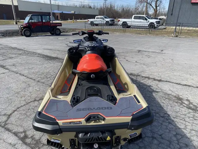 2025 Sea-Doo RXT-X 325 Metallic Tan Lava Red Premium in Personal Watercraft in Cornwall - Image 8