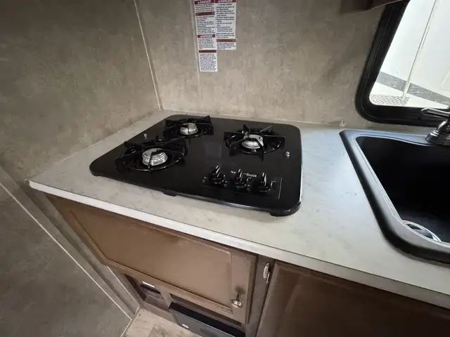 2019 ,Coachmen RV,Viking 21FQS in Travel Trailers & Campers in Kamloops - Image 13