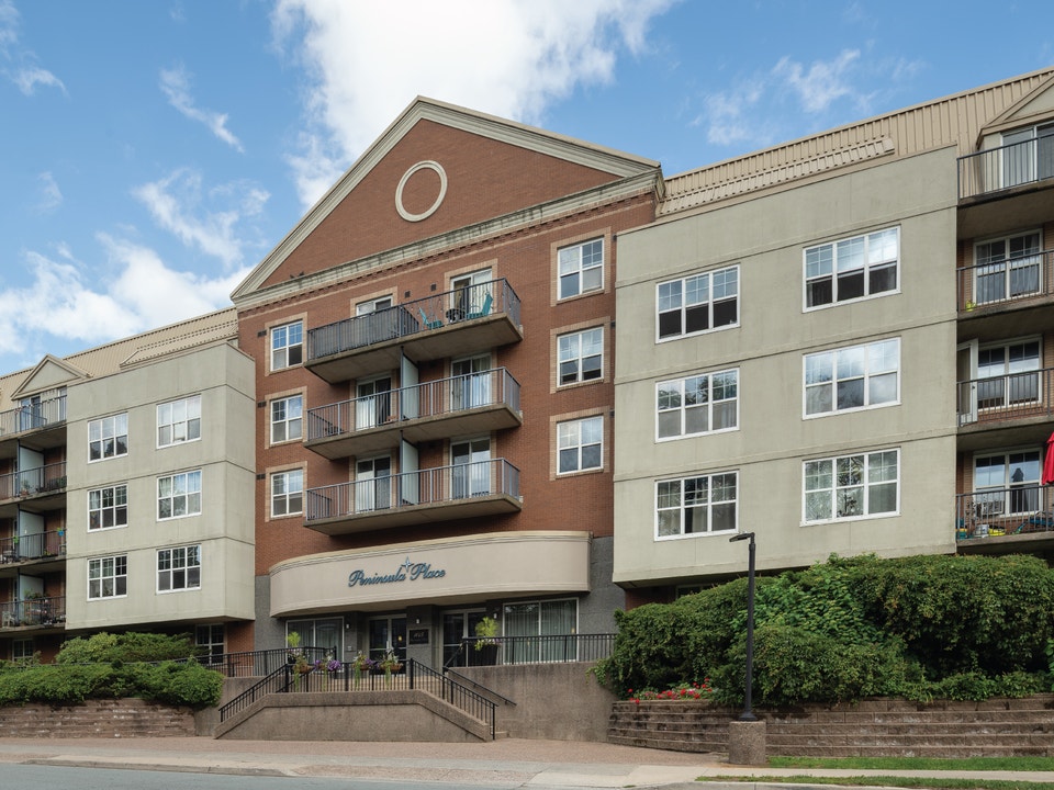 COZY UP IN THIS 1 BEDROOM UNIT IN SOUTH END HALIFAX 2