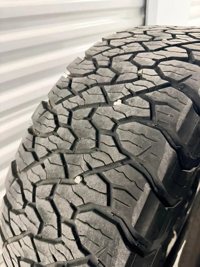 275/65/20 Bfgoodrich ko3 8x170 oem Ford f250 f350 in Tires & Rims in Mississauga / Peel Region - Image 7